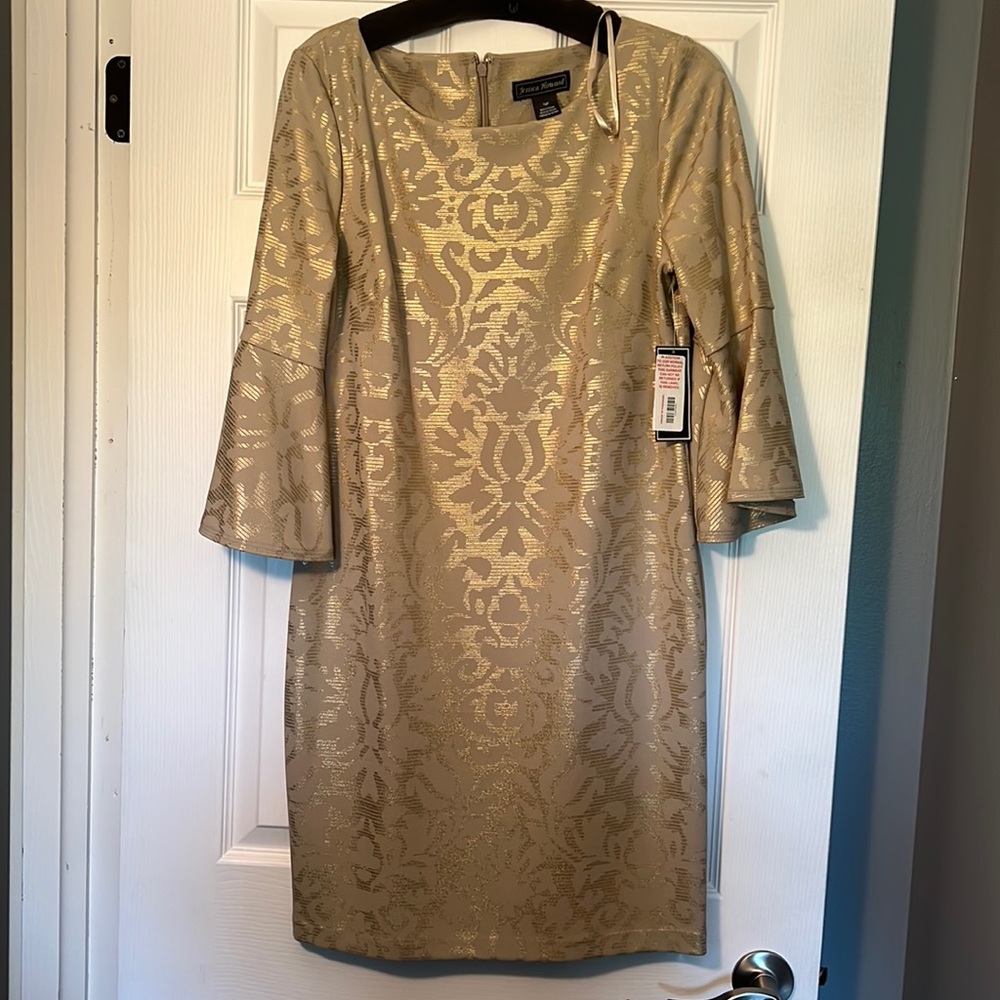 Jessica Howard Cream and Gold jacquard print dress!